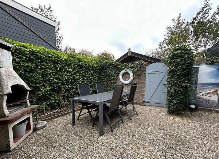 Vakantiehuis A 209 in De Cocksdorp, Texel biedt een charmante buitenkant met moderne architectuur, omgeven door groene natuur op de Waddeneilanden.