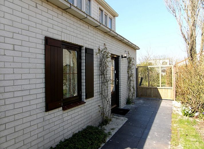 Vakantiehuis E 632 in De Cocksdorp, Texel, biedt een charmant terras en ruime tuin voor een ontspannend verblijf op de Waddeneilanden.