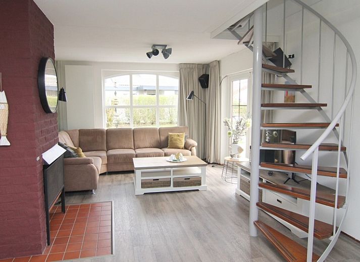 Vakantiehuis E 632 in De Cocksdorp, Texel, biedt een charmant terras en ruime tuin voor een ontspannend verblijf op de Waddeneilanden.