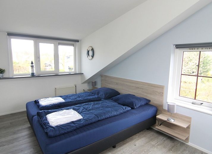 Vakantiehuis E 632 in De Cocksdorp, Texel, biedt een charmant terras en groene omgeving, ideaal voor een ontspannen verblijf op de Waddeneilanden.