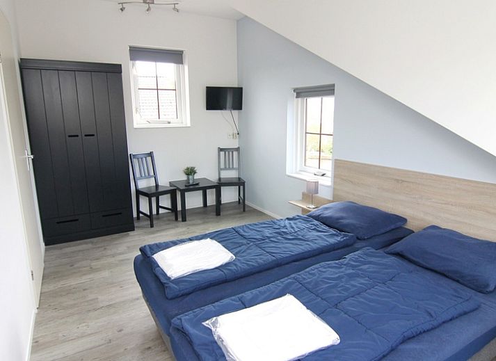 Vakantiehuis E 632 in De Cocksdorp, Texel, biedt een charmant terras en groene omgeving, ideaal voor een ontspannen verblijf op de Waddeneilanden.