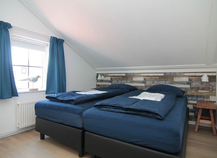 Vakantiehuis D 437 in De Cocksdorp, Texel met zonnig terras en rustige tuin, ideaal voor ontspannen verblijf op de Waddeneilanden.