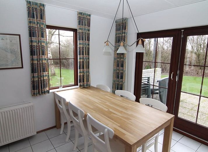 Vacation home D 745 in De Cocksdorp, Texel with sunny terrace and green garden, ideal for a relaxing stay on the Wadden Islands.