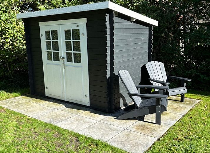 Vakantiehuis F 609 in De Cocksdorp, Texel, met moderne architectuur en omgeven door natuur, ideaal voor een ontspannen verblijf op de Waddeneilanden.