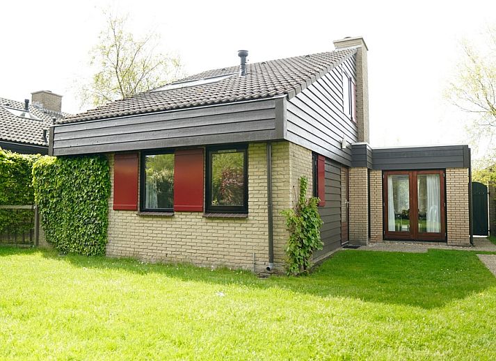 Vakantiehuis B 261 in De Cocksdorp, Texel, biedt een charmant verblijf met een groene tuin en gezellige buitenruimte op de Waddeneilanden.