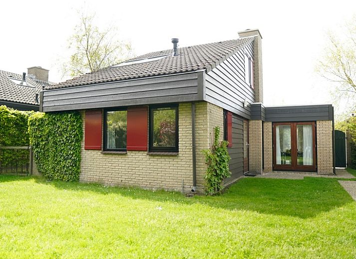 Vakantiehuis B 261 in De Cocksdorp, Texel, biedt een charmant verblijf met een groene tuin en gezellige buitenruimte op de Waddeneilanden.