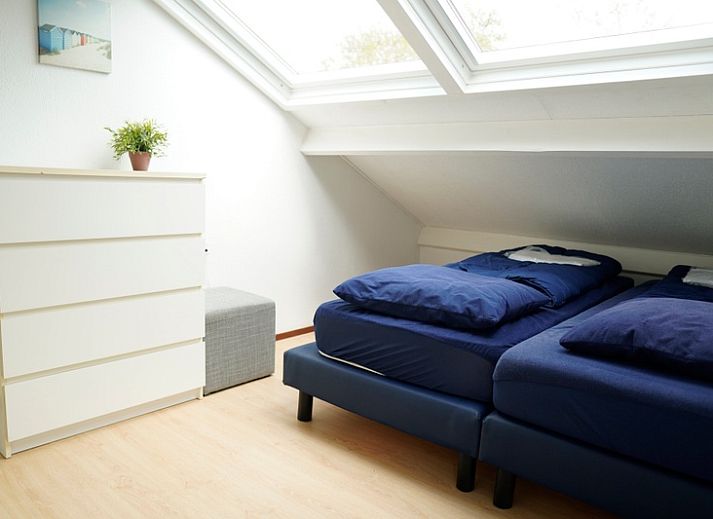 Vakantiehuis B 261 in De Cocksdorp, Texel biedt een charmante buitenkant met groene tuin en natuurlijke omgeving op de Waddeneilanden.