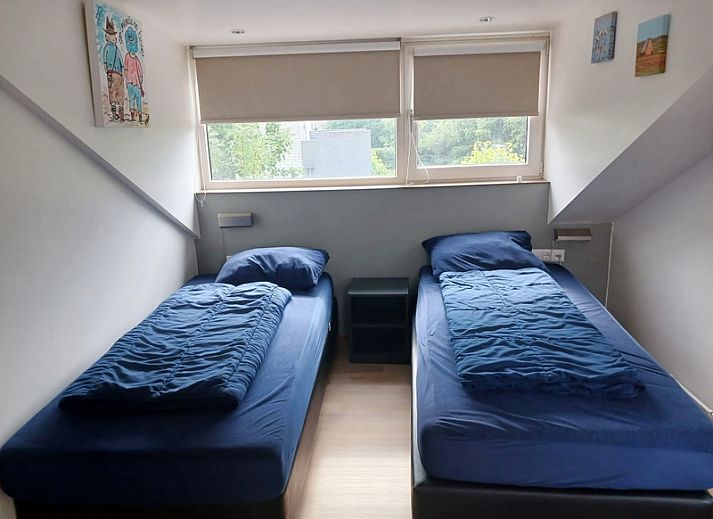 Enjoy the serene garden of Holiday home F 549 in De Cocksdorp, Texel. Relax on the terrace of this charming vacation home on the Wadden Islands.