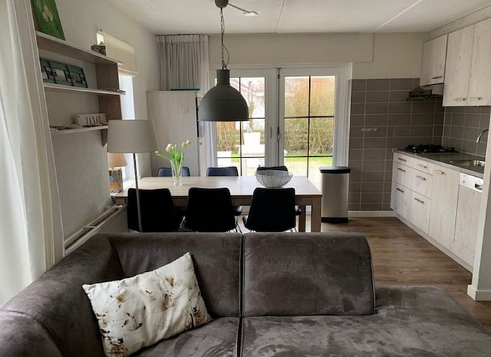 Geniet van de zonnige tuin van Vakantiehuis D 585, een charmant vakantiehuis in De Cocksdorp op Texel, Waddeneilanden.