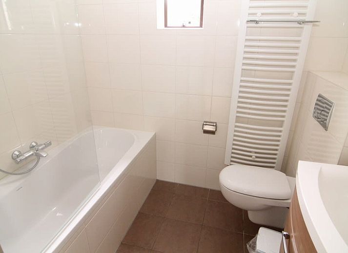 Geniet van de zonnige tuin van Vakantiehuis D 585, een charmant vakantiehuis in De Cocksdorp op Texel, Waddeneilanden.