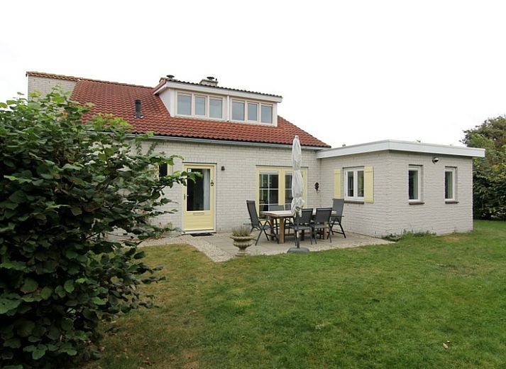 Vakantiehuis D 622 in De Cocksdorp, Texel biedt een charmante buitenkant met een uitnodigende tuin en rustige omgeving op de Waddeneilanden.