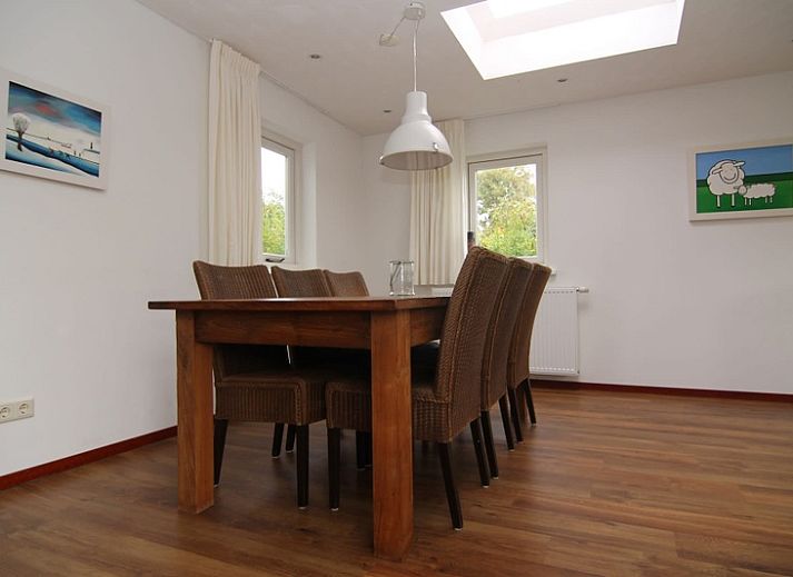 Vakantiehuis D 622 in De Cocksdorp, Texel biedt een charmante buitenkant met een uitnodigende tuin en rustige omgeving op de Waddeneilanden.