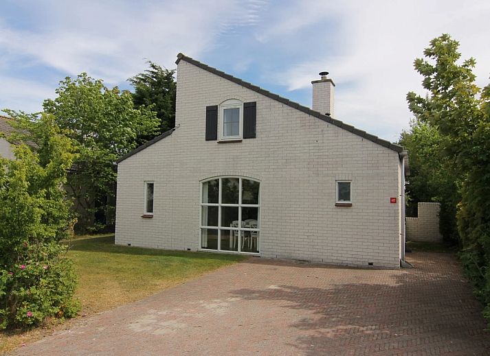 Vakantiehuis E 417 in De Cocksdorp, Texel biedt een charmante buitenkant met ruime tuin en rustieke omgeving op de Waddeneilanden.