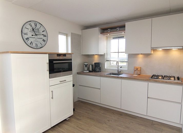 Vakantiehuis E 417 in De Cocksdorp, Texel, Waddeneilanden, biedt een charmant verblijf met ruime tuin en rustieke uitstraling.