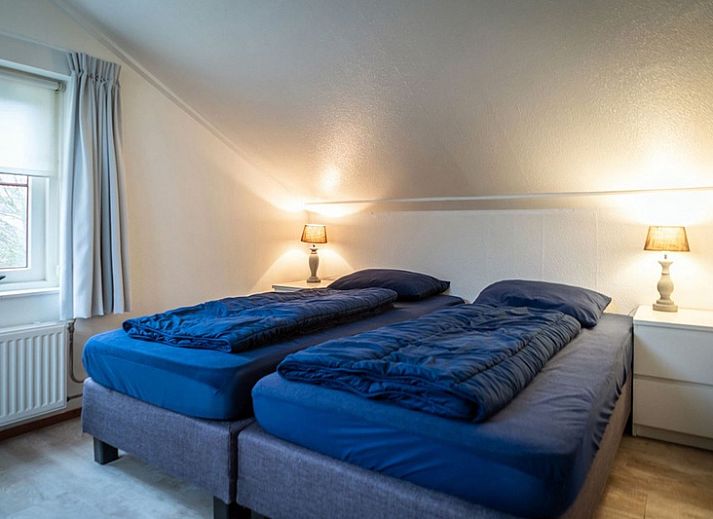 Vakantiehuis E 417 in De Cocksdorp op Texel biedt een ruim terras en groene tuin, ideaal voor een ontspannen verblijf op de Waddeneilanden.