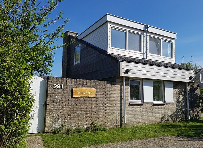 Vakantiehuis B 281 in De Cocksdorp, Texel biedt een charmant verblijf met moderne architectuur in een rustige omgeving op de Waddeneilanden.