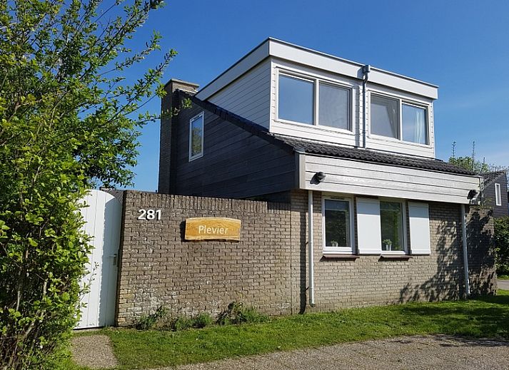 Vakantiehuis B 281 in De Cocksdorp, Texel biedt een charmant verblijf met moderne architectuur in een rustige omgeving op de Waddeneilanden.