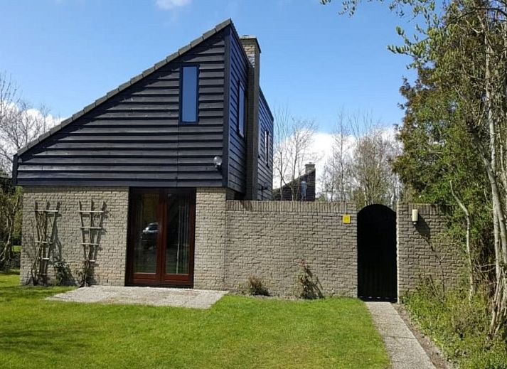 Vacation home A 275 in De Cocksdorp, Texel, offers a serene outdoor space with green garden and modern architecture on the Wadden Islands.