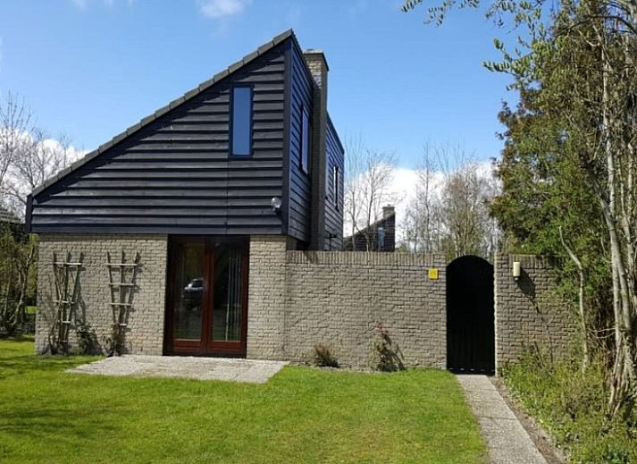 Vacation home A 275 in De Cocksdorp, Texel, offers a serene outdoor space with green garden and modern architecture on the Wadden Islands.