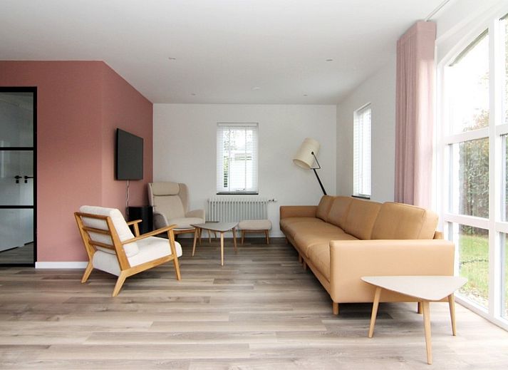 Das Ferienhaus F 767 in De Cocksdorp, Texel, bietet eine reizvolle Aussenansicht des Ferienhauses in idealer Lage auf den Watteninseln.