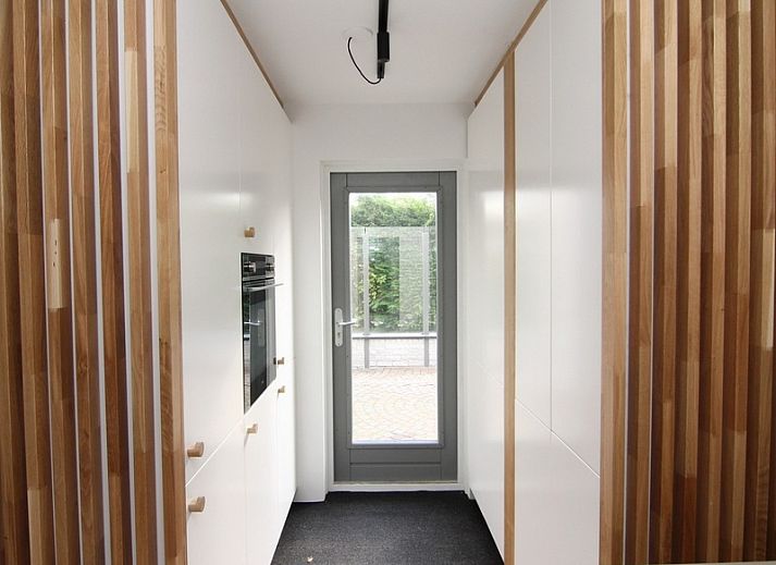 Ferienhaus F 767 in De Cocksdorp, Texel mit moderner Architektur und gruener Umgebung auf den Watteninseln.