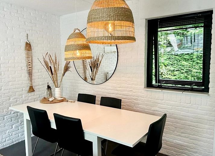 Vakantiehuis C 081 in De Cocksdorp, Texel, biedt een charmante tuin en moderne architectuur op de Waddeneilanden.