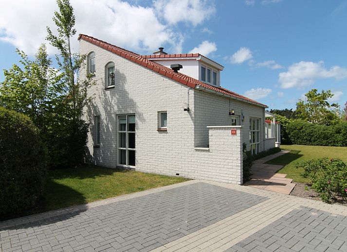 Vakantiehuis D 415 in De Cocksdorp, Texel, met zonnige tuin en moderne architectuur, ideaal voor een ontspannen verblijf op de Waddeneilanden.