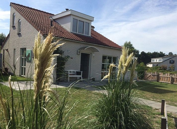 Vakantiehuis D 441 in De Cocksdorp, Texel biedt een charmant verblijf met een zonnig terras en omgeven door groene natuur op de Waddeneilanden.