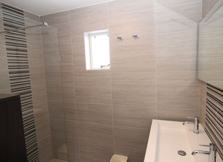 Vakantiehuis D 720 in De Cocksdorp, Texel, omgeven door groene natuur en rustieke charme, ideaal voor een ontspannen verblijf op de Waddeneilanden.