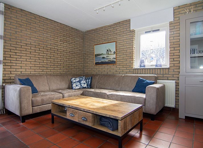 Vakantiehuis A 267 in De Cocksdorp, Texel, biedt een moderne buitenkant met houten gevels, ideaal voor een ontspannen verblijf op de Waddeneilanden.