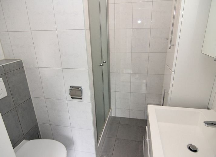 Vakantiehuis A 287 in De Cocksdorp, Texel biedt een charmant verblijf op de Waddeneilanden met een rustieke buitenkant en groene omgeving.