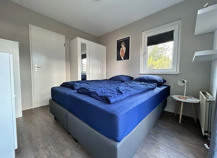 Vakantiehuis A 227 in De Cocksdorp, Texel, toont moderne architectuur omgeven door weelderige natuur op de Waddeneilanden.