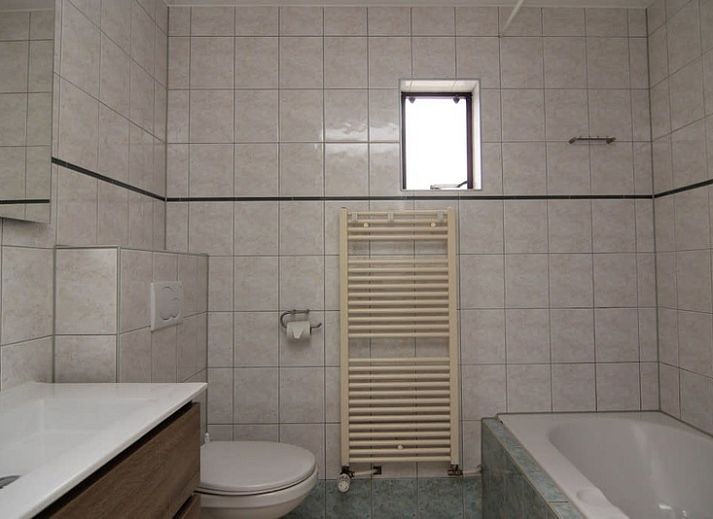 Vakantiehuis D 479 in De Cocksdorp, Texel, biedt een serene buitenomgeving met een groene tuin en moderne architectuur op de Waddeneilanden.