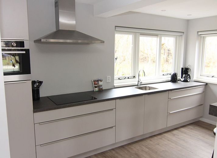 Vacation home B 011 in De Cocksdorp, Texel, offers a serene vacation experience with modern architecture and green surroundings.