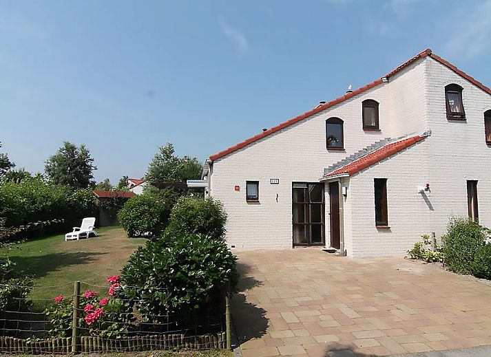 Vakantiehuis D 521 in De Cocksdorp, Texel biedt een charmante buitenruimte met terras en groene tuin op de Waddeneilanden.