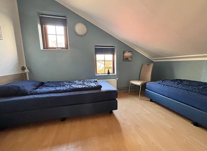 Geniet van de groene tuin en terras van Vakantiehuis D 521 in De Cocksdorp, Texel, ideaal voor een ontspannen verblijf op de Waddeneilanden.