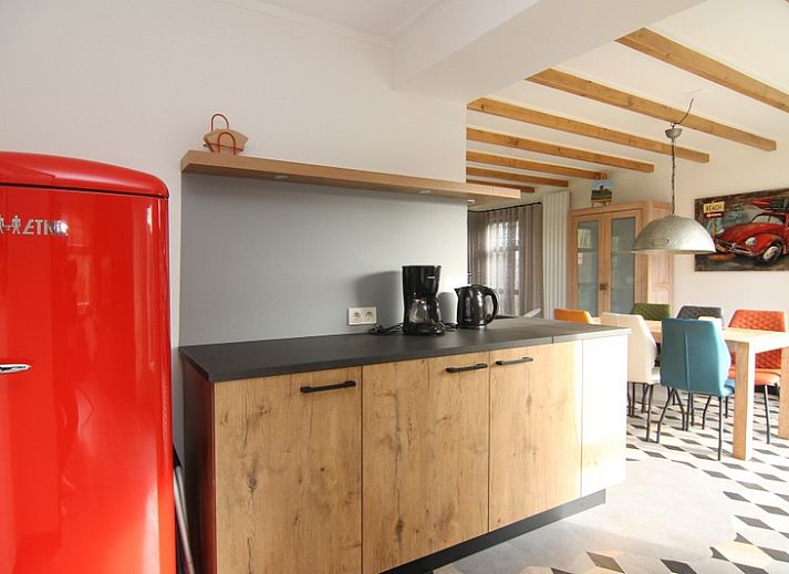 Vakantiehuis B 015 in De Cocksdorp, Texel, omgeven door herfstige natuur en sfeervolle tuin op de Waddeneilanden.