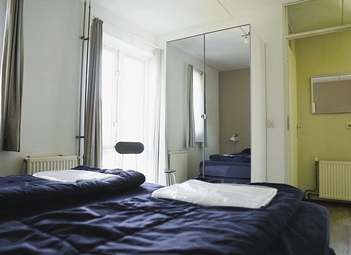 Vakantiehuis D 706 in De Cocksdorp, Texel biedt een zonnige buitenruimte met een charmante tuin en moderne architectuur.