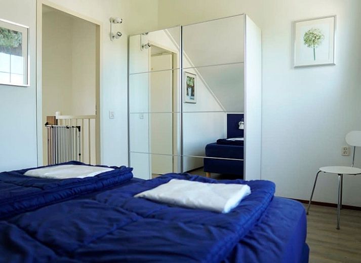 Geniet van de groene tuin en het terras van Vakantiehuis D 706 in De Cocksdorp, Texel, een ideale plek voor ontspanning op de Waddeneilanden.