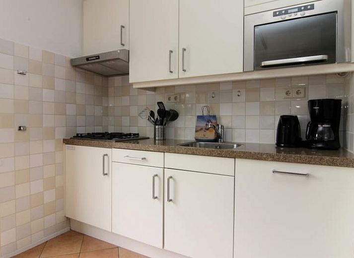 Vakantiehuis D 662 in De Cocksdorp, Texel, biedt een charmant verblijf met een zonnig terras en traditionele architectuur op de Waddeneilanden.