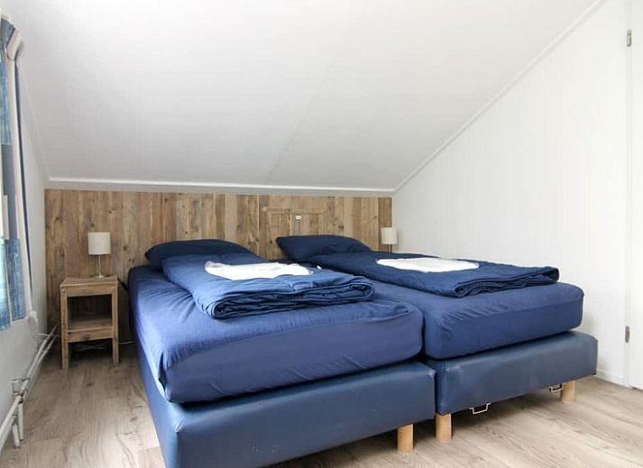 Vakantiehuis D 662 in De Cocksdorp, Texel met groene tuin en houten schuurtje, ideaal voor natuurliefhebbers op de Waddeneilanden.