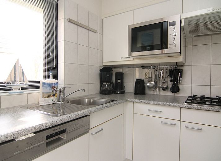 Vacation home A 301 in De Cocksdorp, Texel, offers a modern exterior with quiet surroundings on the Wadden Islands.