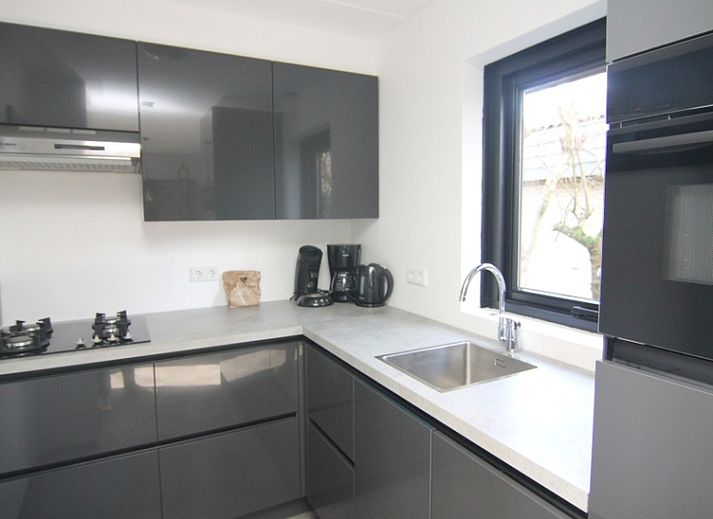 Vakantiehuis A 359 in De Cocksdorp, Texel biedt een serene buitenruimte met groene omgeving en uitnodigend terras op de Waddeneilanden.