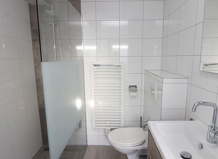 Vakantiehuis A 359 in De Cocksdorp, Texel biedt een serene buitenruimte met groene omgeving en uitnodigend terras op de Waddeneilanden.