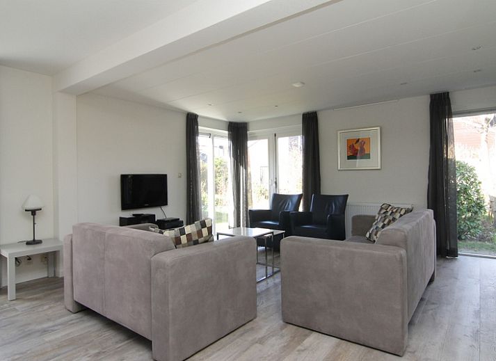 Vakantiehuis A 217 in De Cocksdorp, Texel, biedt een serene tuin en moderne architectuur op de Waddeneilanden.