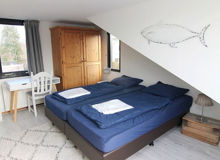 Vakantiehuis A 051 in De Cocksdorp, Texel, biedt een serene ontsnapping met een prachtig omgeven tuin en moderne architectuur.