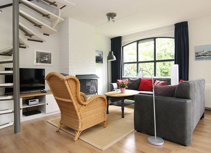 Ferienhaus D 657 in De Cocksdorp, Texel, umgeben von ueppiger Natur und einem sonnigen Garten, ideal fuer einen erholsamen Aufenthalt auf den Watteninseln.