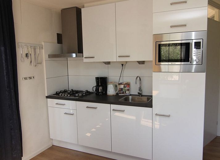 Ferienhaus D 657 in De Cocksdorp, Texel, umgeben von ueppiger Natur und einem sonnigen Garten, ideal fuer einen erholsamen Aufenthalt auf den Watteninseln.