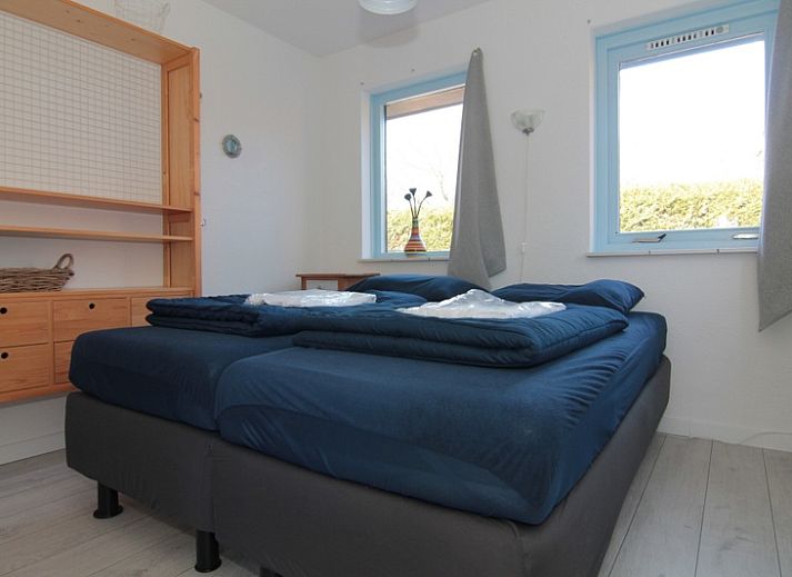 Das Ferienhaus B 043 in De Cocksdorp, Texel, bietet eine charmante, modern eingerichtete Unterkunft in gruener Umgebung auf den Watteninseln.