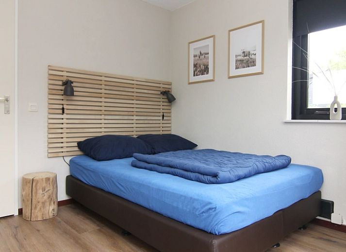 Vakantiehuis C 077 in De Cocksdorp, Texel, biedt een charmante buitenkant met ruime tuin, perfect voor een ontspannen verblijf op de Waddeneilanden.